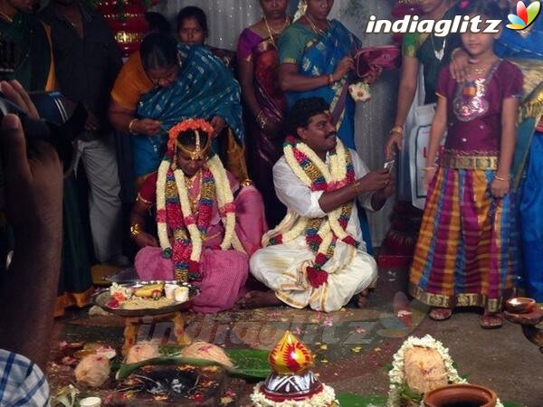 Aadukalam Murugadoss Marriage